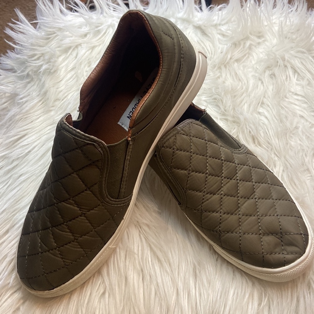 Steve Madden Ellen Fabric and Faux Leather Slip On Style Shoes